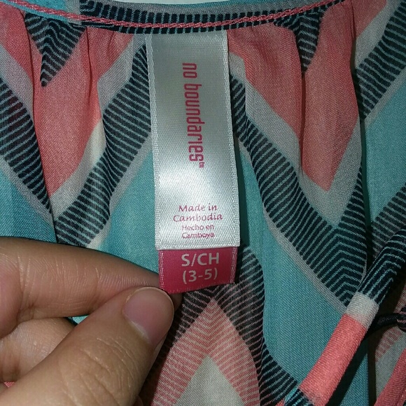 A nice colorful summer shirt - Picture 3 of 3